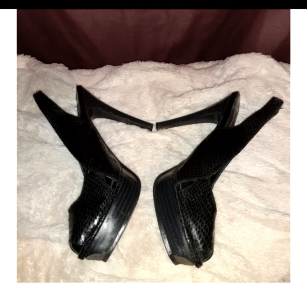 Sexy VeraWang open toed, square front heels 7.5